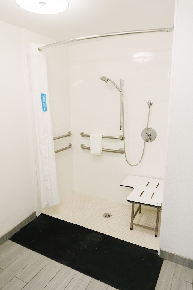 Hampton Inn Metairie - photo 18