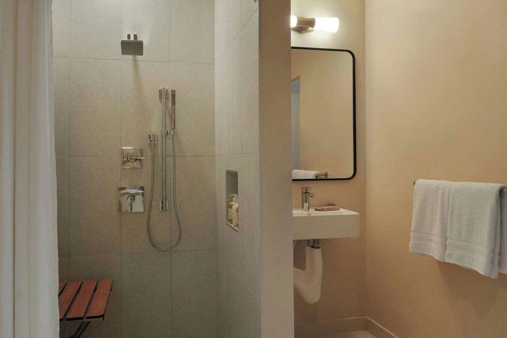 City Center Hotel by Kasa - photo 16