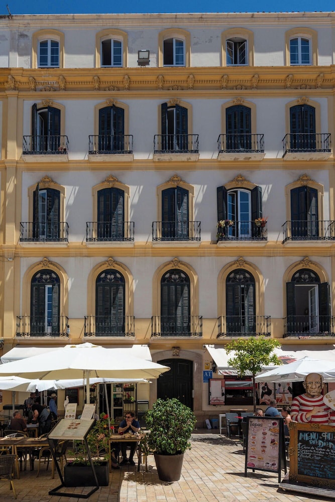 Apartamentos Alcazaba — 4-Star Luxury Hotel in Malaga, Spain