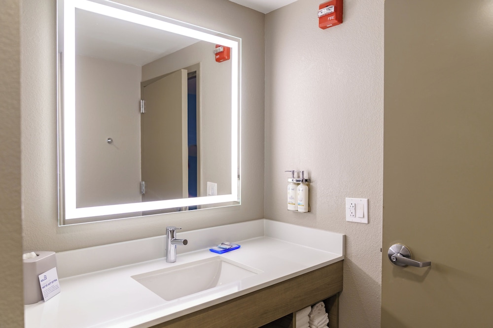 Holiday Inn Express Hotel & Suites Raleigh SW NC State by IHG - photo 52