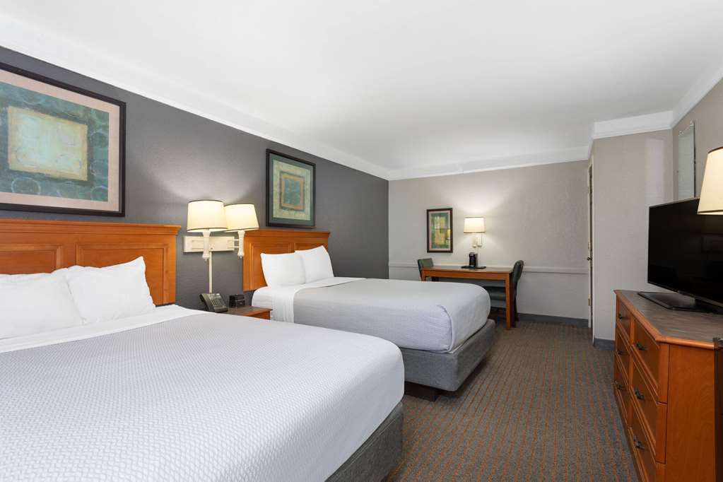La Quinta Inn by Wyndham Pensacola - photo 7