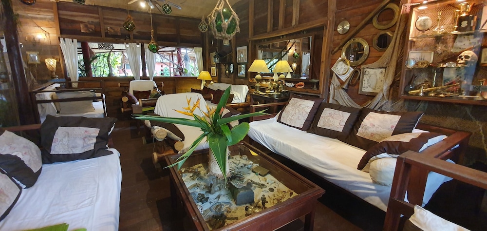 Hotel Ecolodge Le Ravoraha in Ambodifotatra, Madagascar