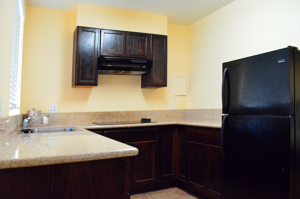 Tuscan Garden Inn - photo 24