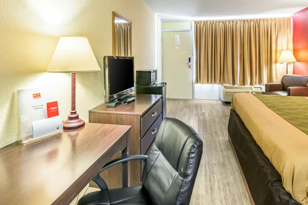 Econo Lodge Andalusia - photo 25