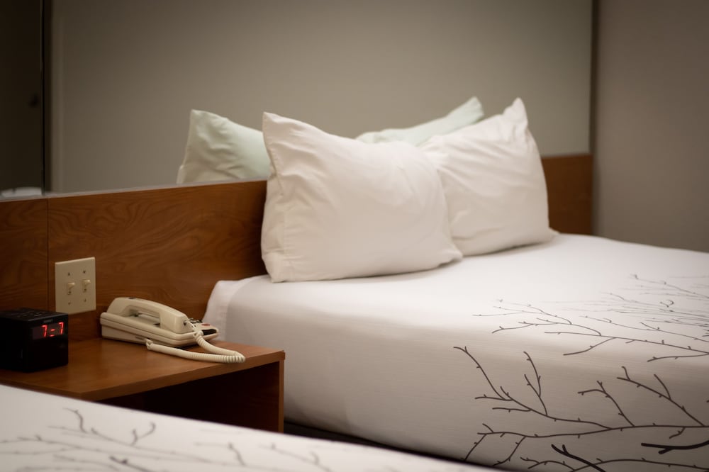 Monument Inn & Suites - photo 7