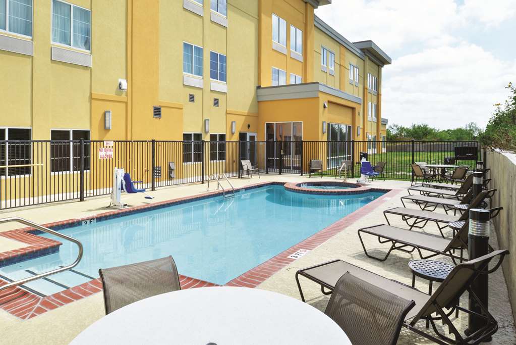 La Quinta Inn & Suites by Wyndham Karnes City Kenedy - photo 13