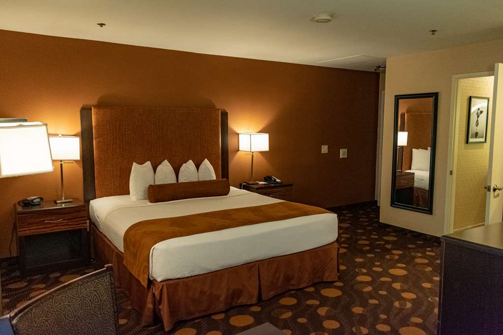 Best Western Plus Suites Hotel Coronado Island - photo 11