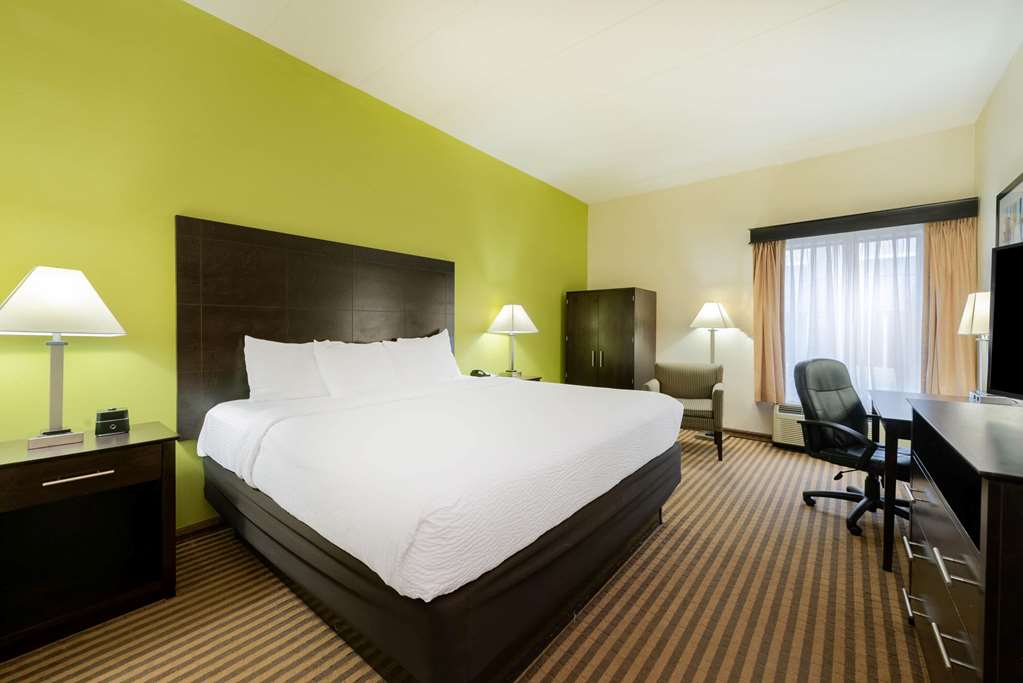 La Quinta Inn & Suites by Wyndham Columbus Grove City - photo 50