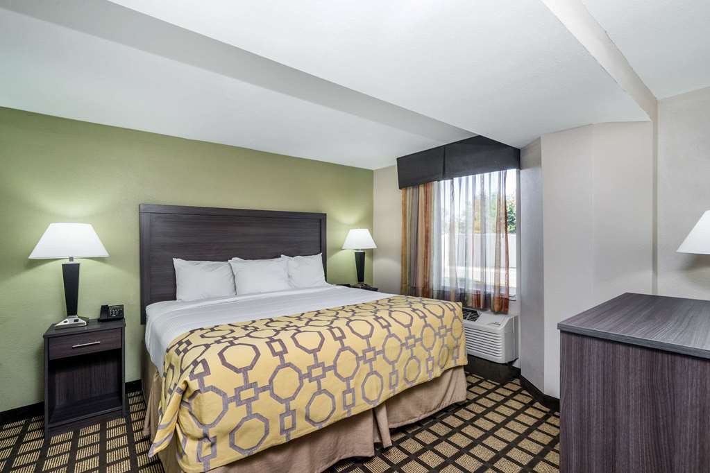 Baymont by Wyndham Clarksville - photo 8