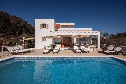 Villa Es Socorrat — 4-Star Luxury Hotel in Sant Joan De Labritja, Spain