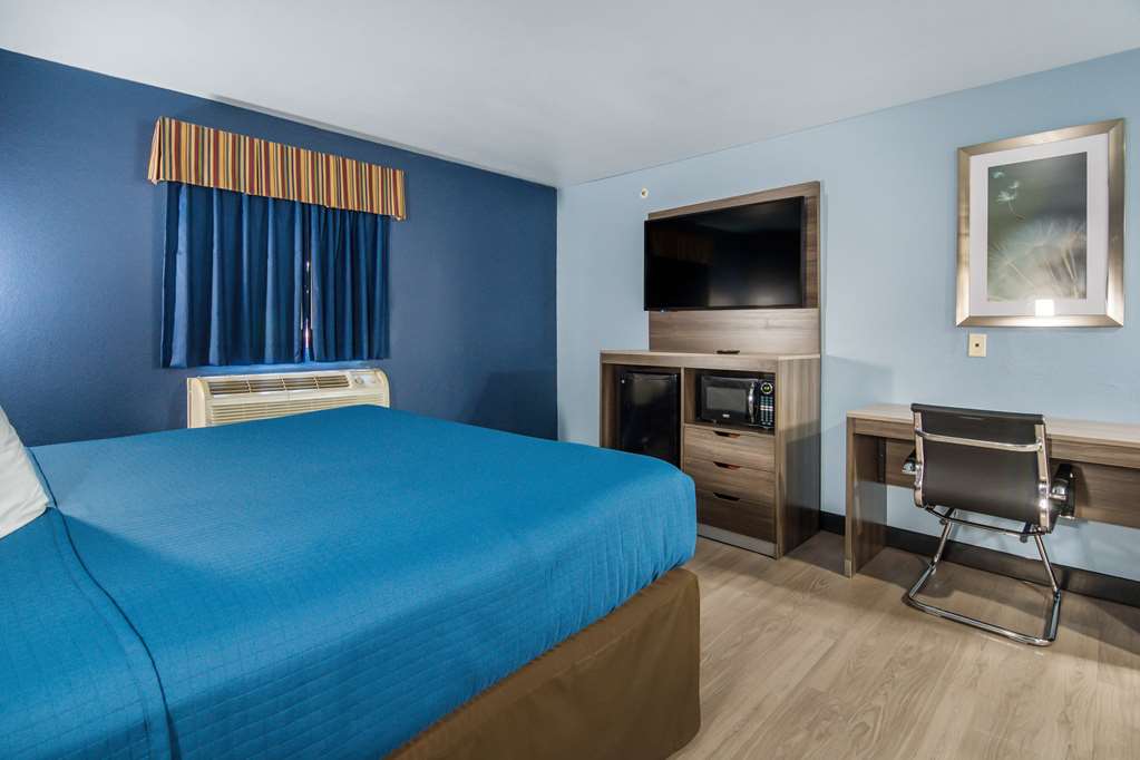 Rodeway Inn Carrollton I 35E - photo 16