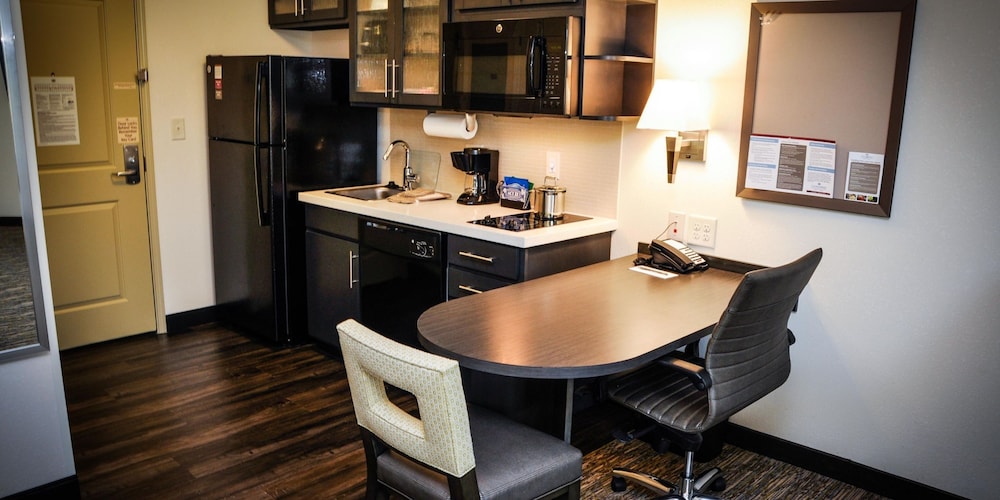 Candlewood Suites Pearl by IHG - photo 10