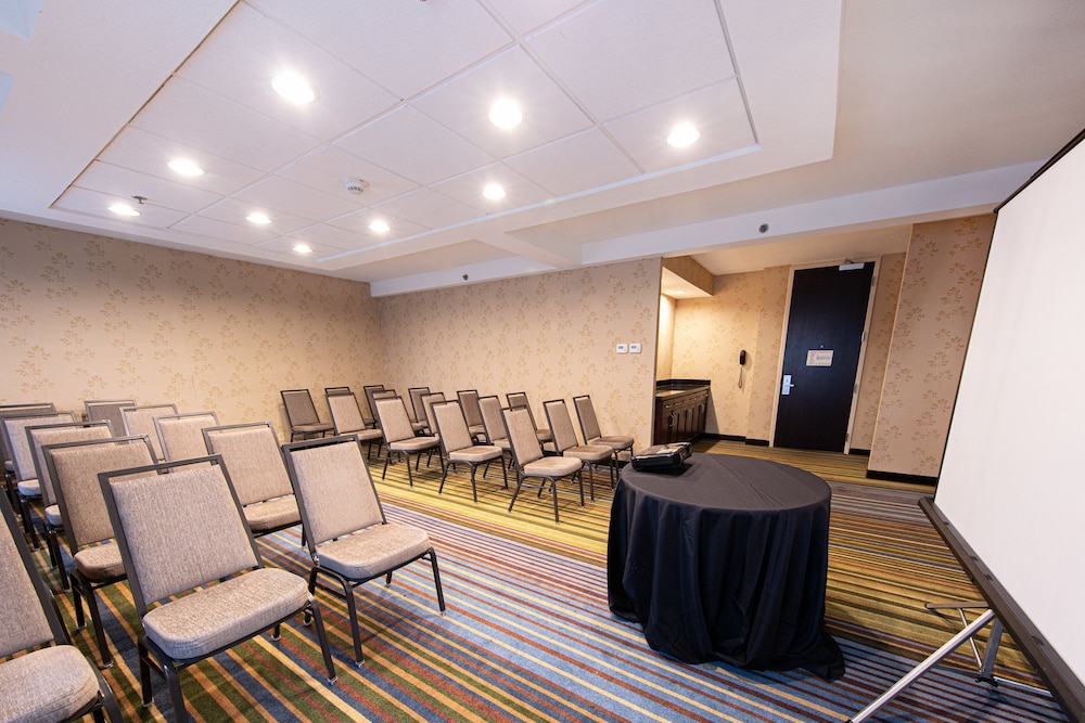 Holiday Inn St. Louis Arpt West Earth City by IHG - photo 65
