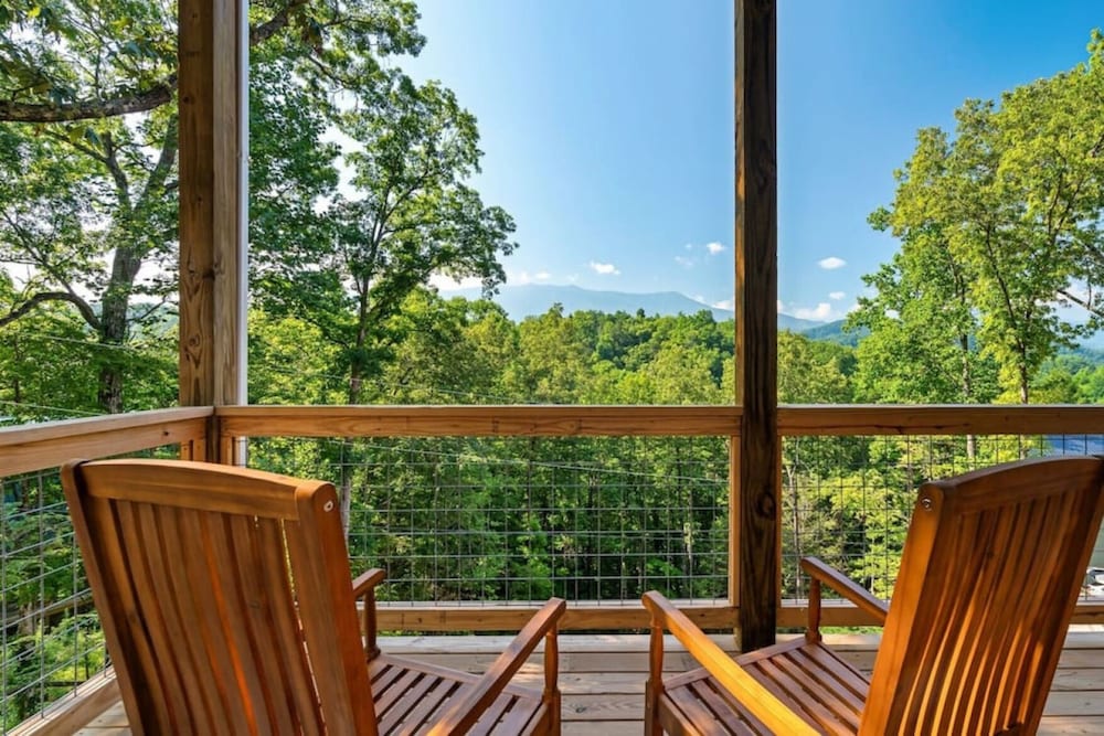 Tranquil Mountain Getaway By Ghosal Luxury Lodging - photo 20