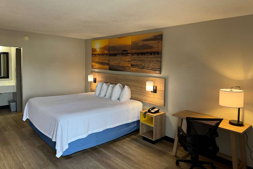 Days Inn by Wyndham Crystal River - photo 13