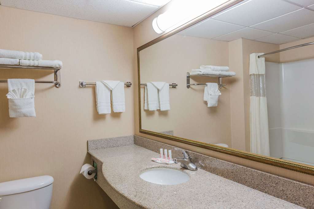 Days Inn by Wyndham Budd Lake - photo 5
