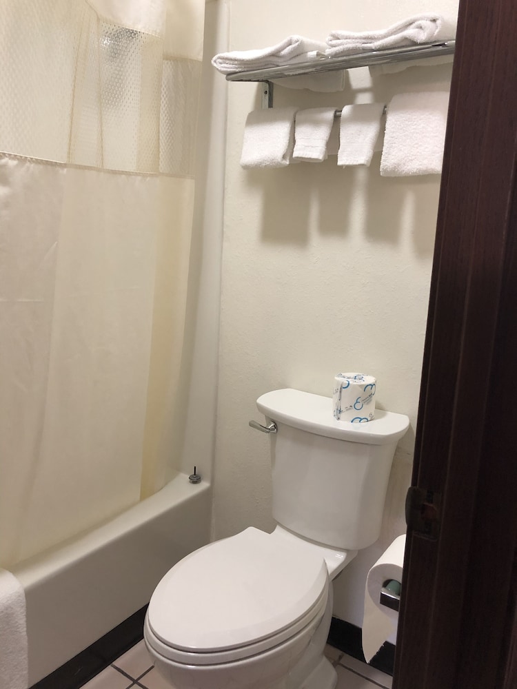 Rexdale Inn - photo 26