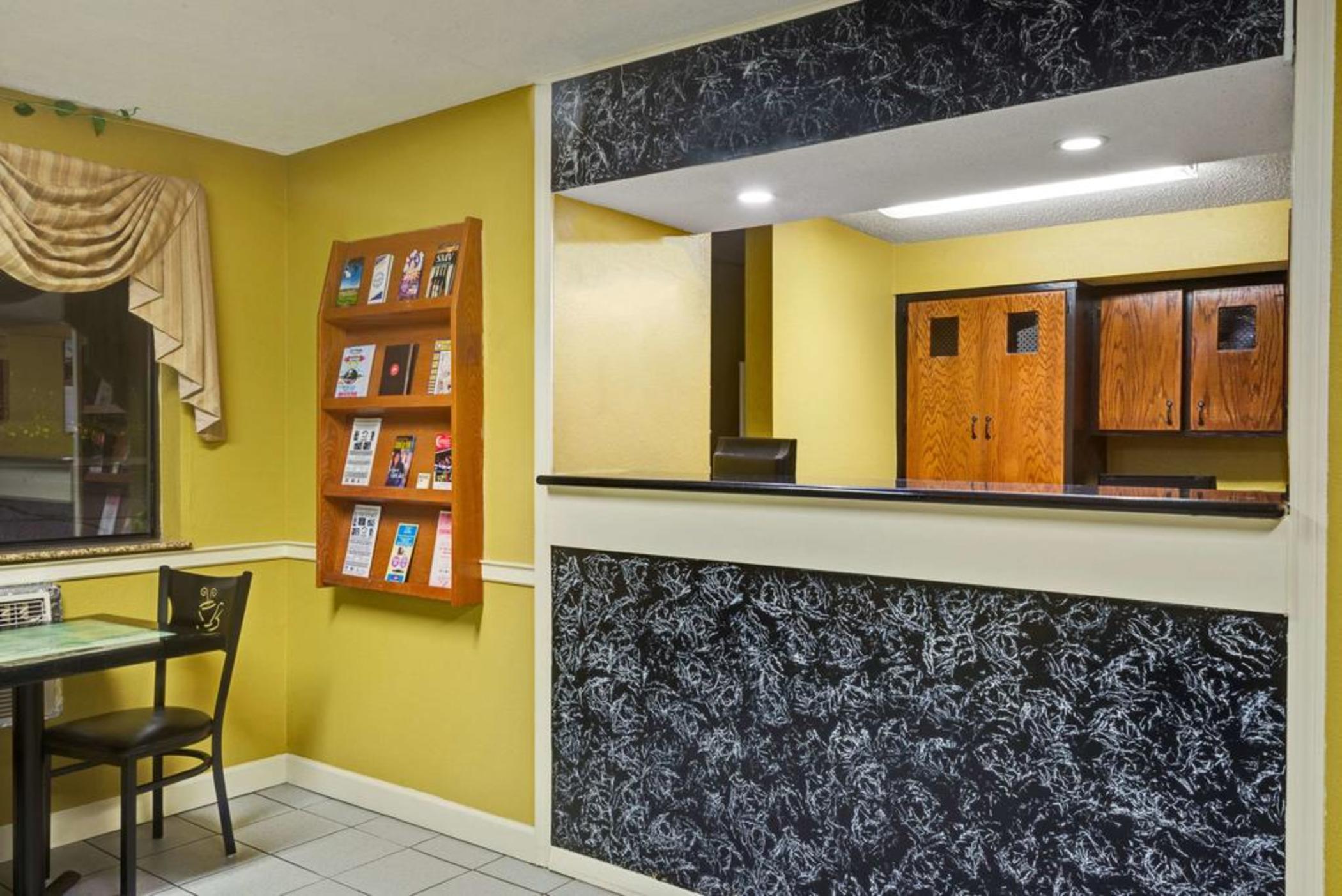 Kings Inn Torrington - photo 20