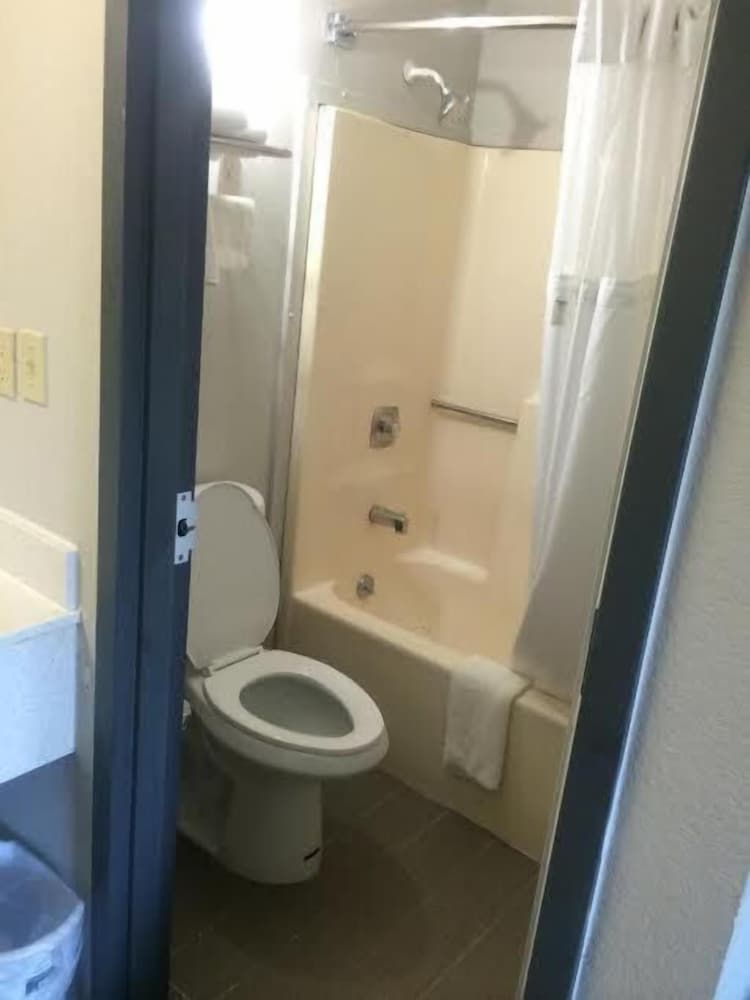 Lotus Inn and Suites - photo 8