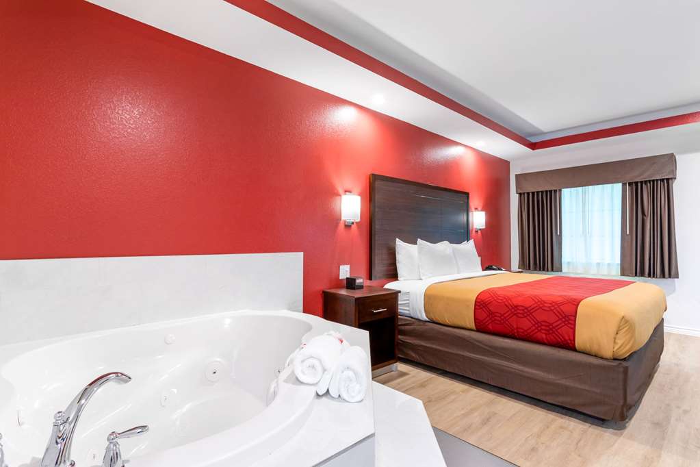 Econo Lodge Houston Northwest Cypress - photo 12
