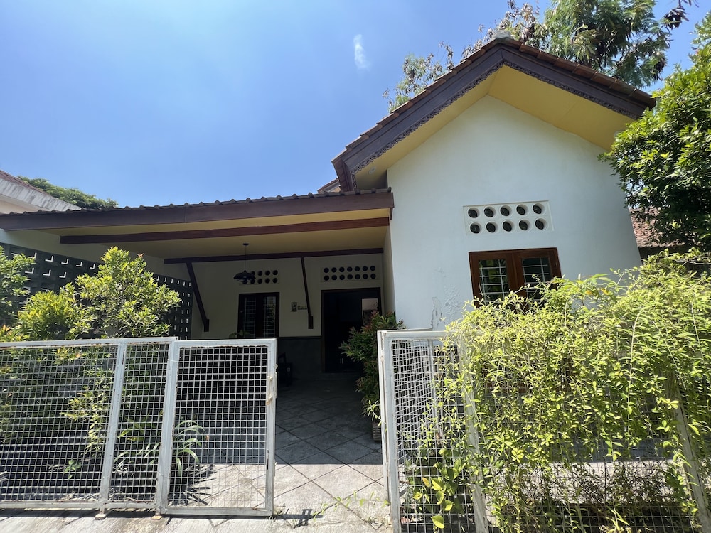 Homestay Jogja Rumah Obit By Simply Homy — 4-Star Luxury Hotel in Sewon, Indonesia