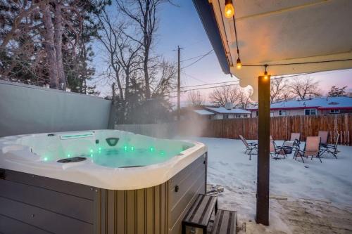 Groovy Getaway With 4 King Beds And A Hot Tub — Westminster