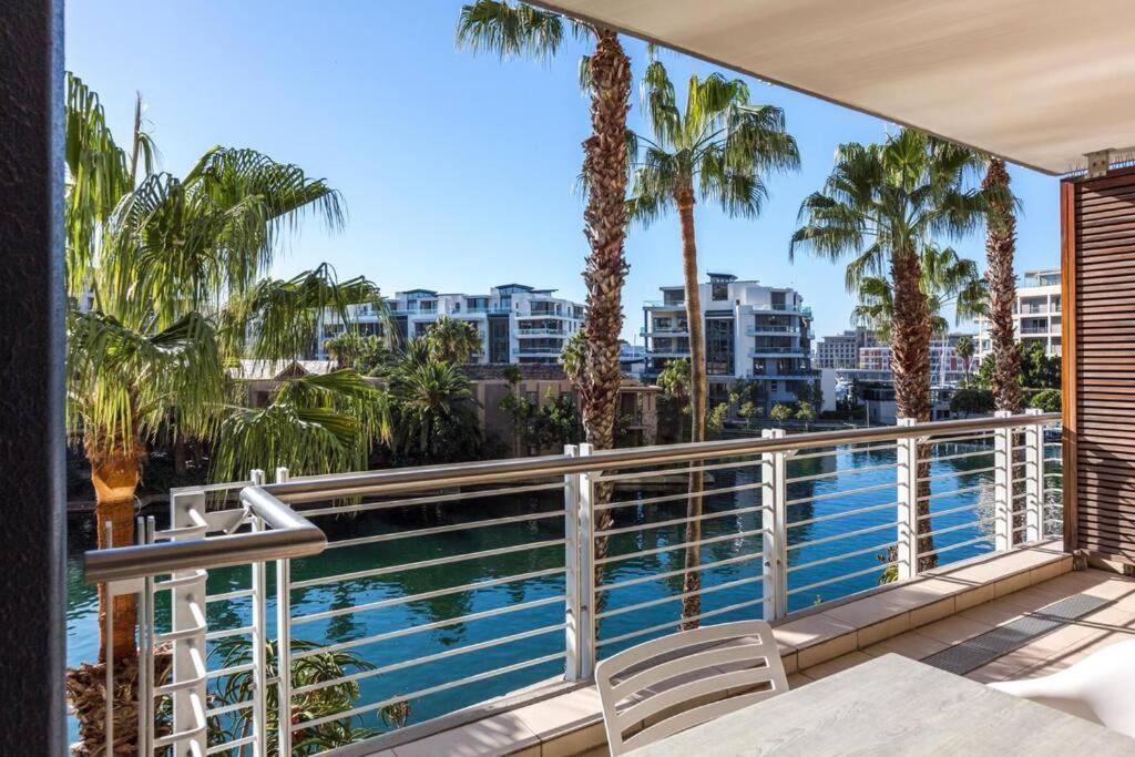 Luxury Waterfront Marina Apartment