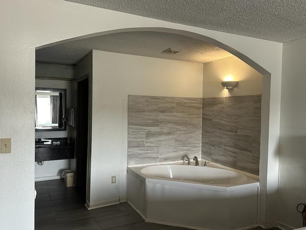 Quality Inn & Suites Decatur Priceville I 65 - photo 20