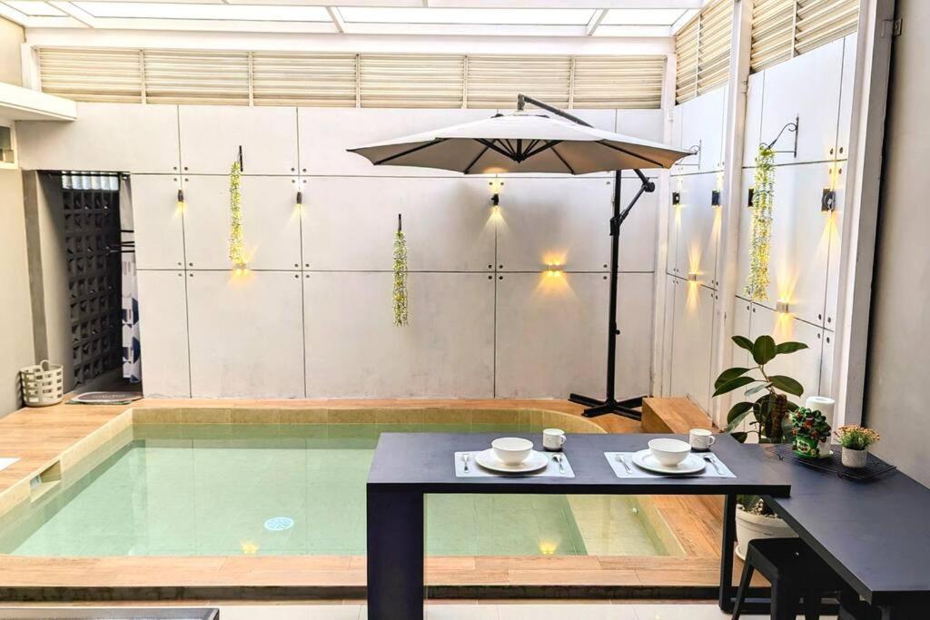 Cottonwood Villa Kuantan Jogja Pool Netflix Gym — 4-Star Luxury Hotel in Sleman, Indonesia
