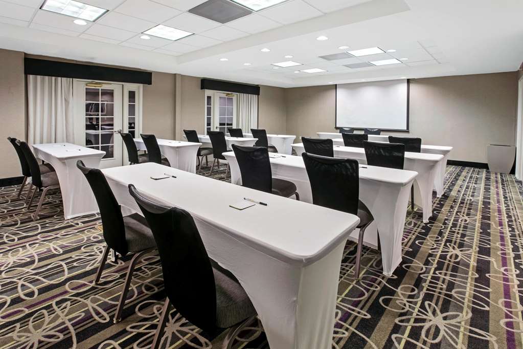 La Quinta Inn & Suites by Wyndham Dallas Arlington South - photo 17