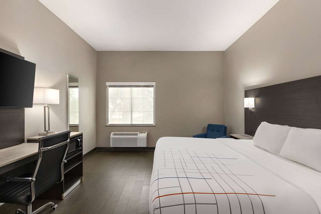 La Quinta Inn & Suites by Wyndham San Antonio N Stone Oak - photo 13