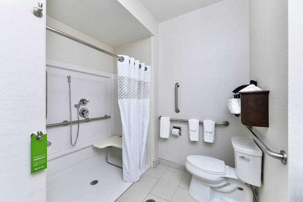 Hampton Inn Middletown - photo 34