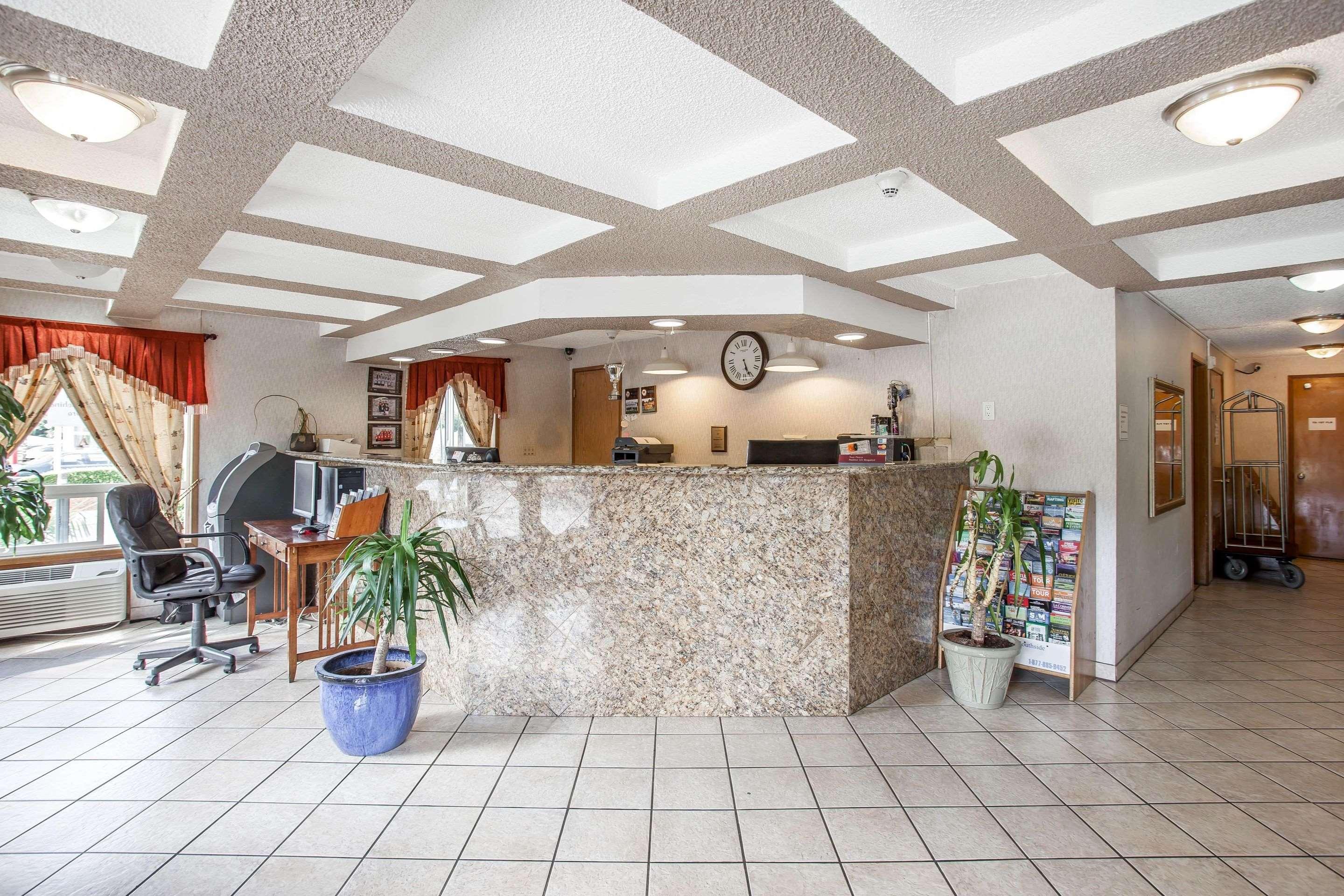Econo Lodge SeaTac Airport North Seattle - photo 18