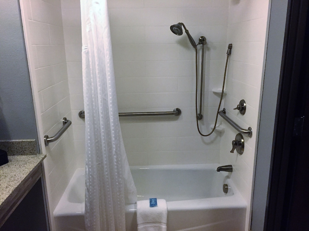 Holiday Inn Express & Suites Perry National Fairground Area #34 by IHG - photo 38