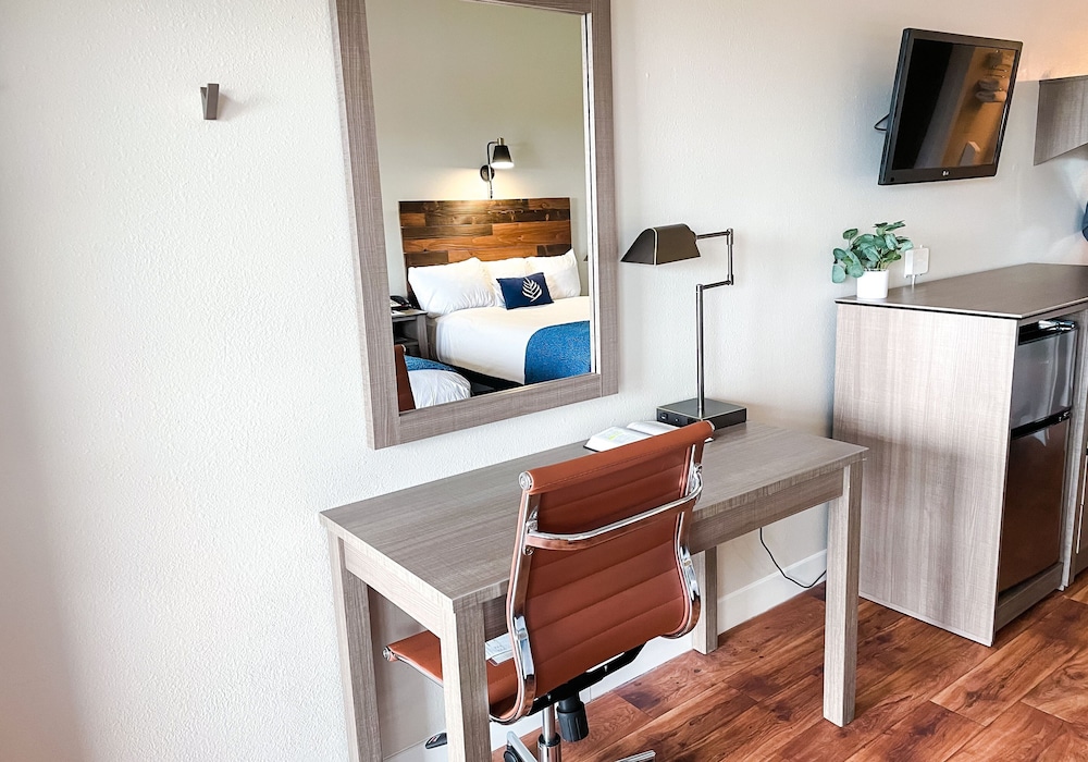 Pinemark Inn & Suites - photo 16