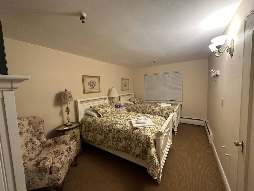 The Oaks B&B Hotel and Spiritual Center - photo 2
