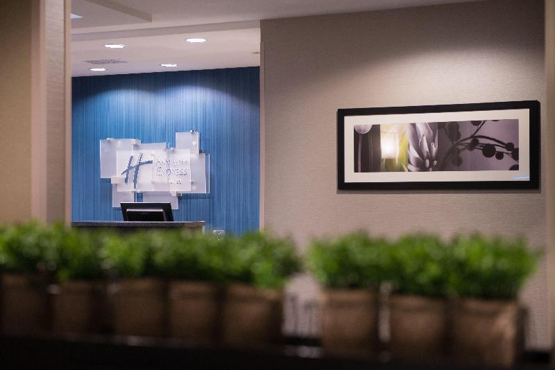 Holiday Inn Express & Suites Bakersfield Airport by IHG - photo 2