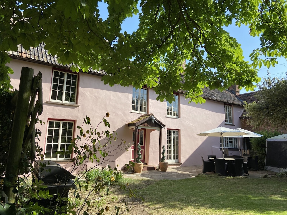 Yallands Farmhouse — 4-Star Luxury Hotel in Taunton, United Kingdom