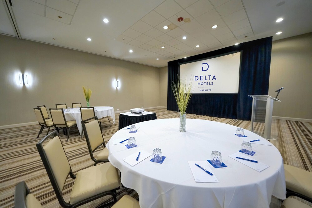 Renaissance Chicago Glenview Suites Hotel - photo 60