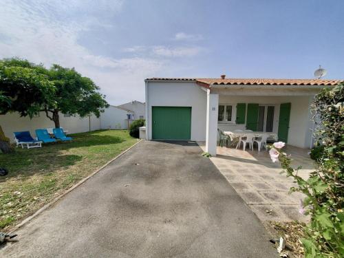 Gîte Le Val d'Ajol 6 pièces 10 personnes FR 1 589 169 — 4-Star Luxury Hotel in Plombieres-Les-Bains, France