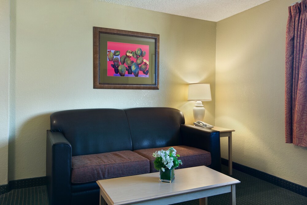 Oxnard Inn Lancaster - photo 16