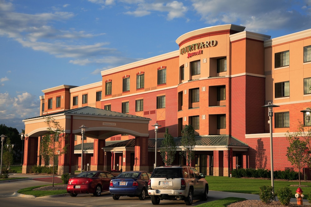 Courtyard Marriott Aksarben Village - photo 33