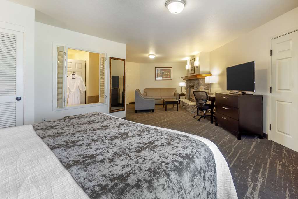 Best Western Plus Edmonds Harbor Inn - photo 10