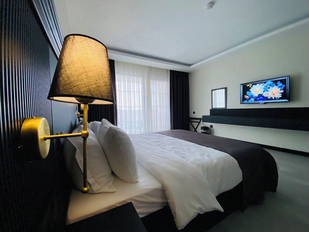 The Reference Club Restaurant & Accommodation — 5-Star Luxury Hotel in Luleburgaz, Turkey