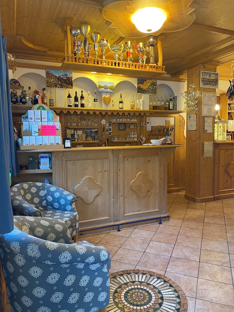 Garní Ladinia — hotel in Selva Di Cadore
