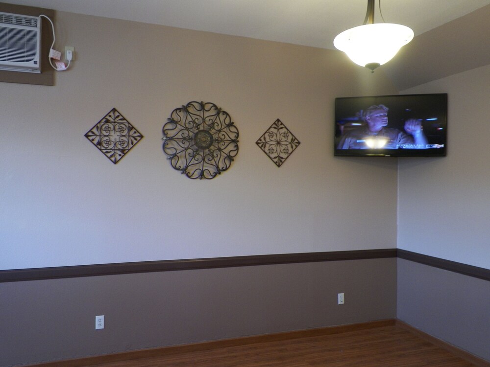 Country Motor Inn - photo 67
