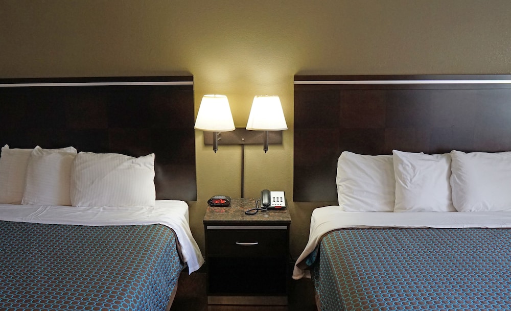 Hawthorne Plaza Inn - photo 11