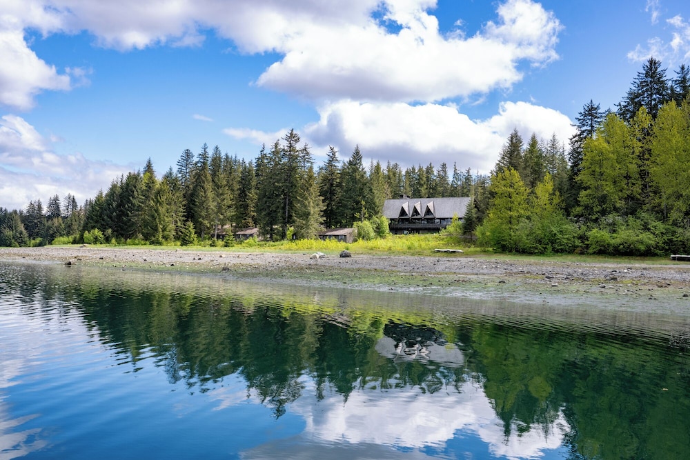 Glacier Bay Lodge 4714350 — Juneau