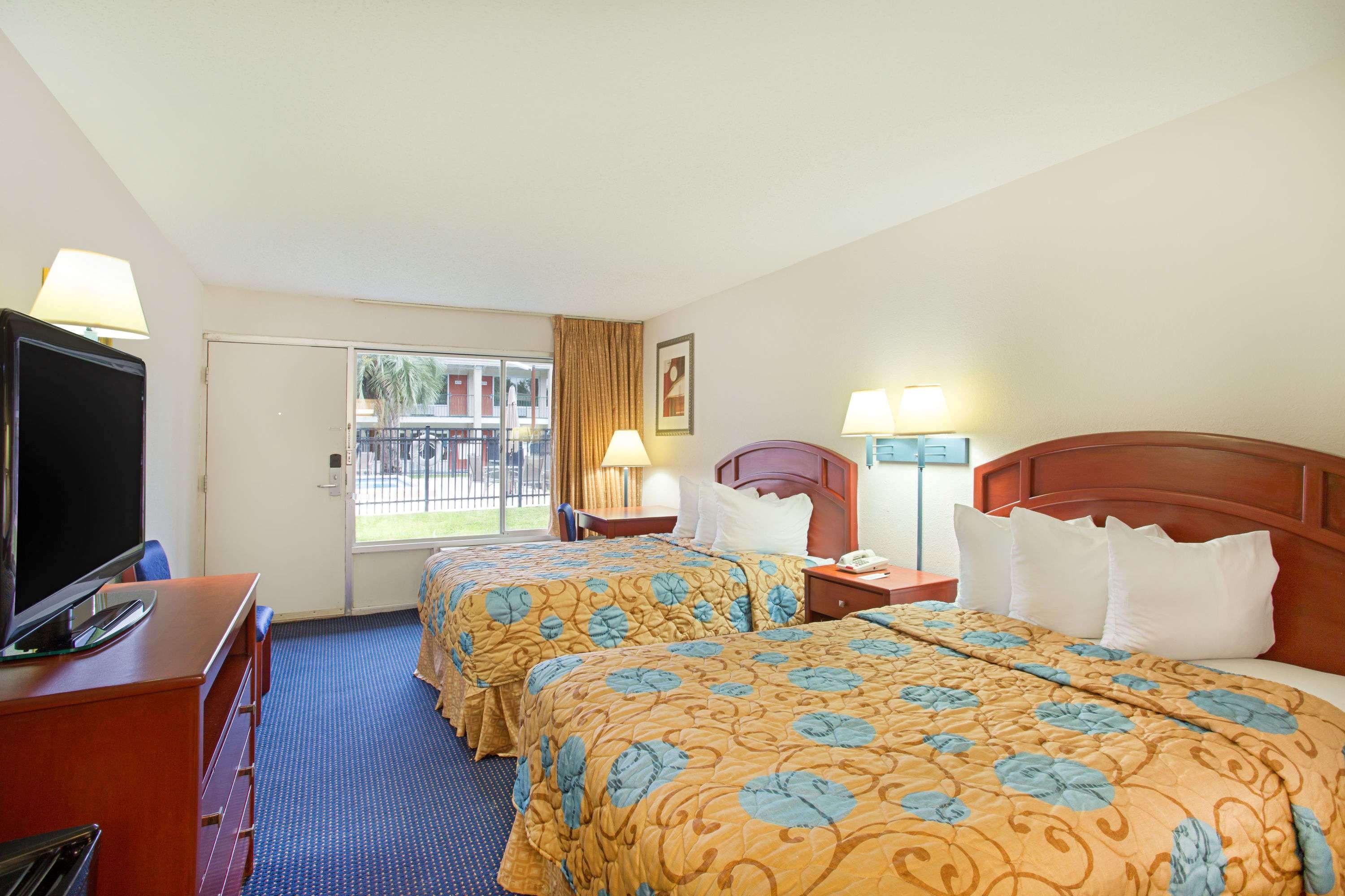 Days Inn by Wyndham Tallahassee Government Center - photo 8