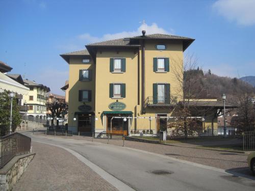 Hotel Residence Moderno — 4-Star Luxury Hotel in Selvino, Italy